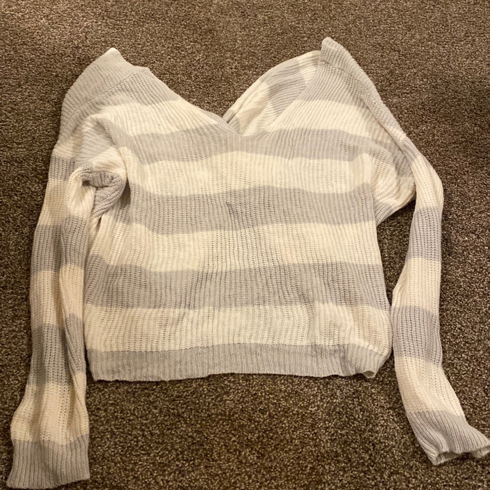 Knitted white and gray top